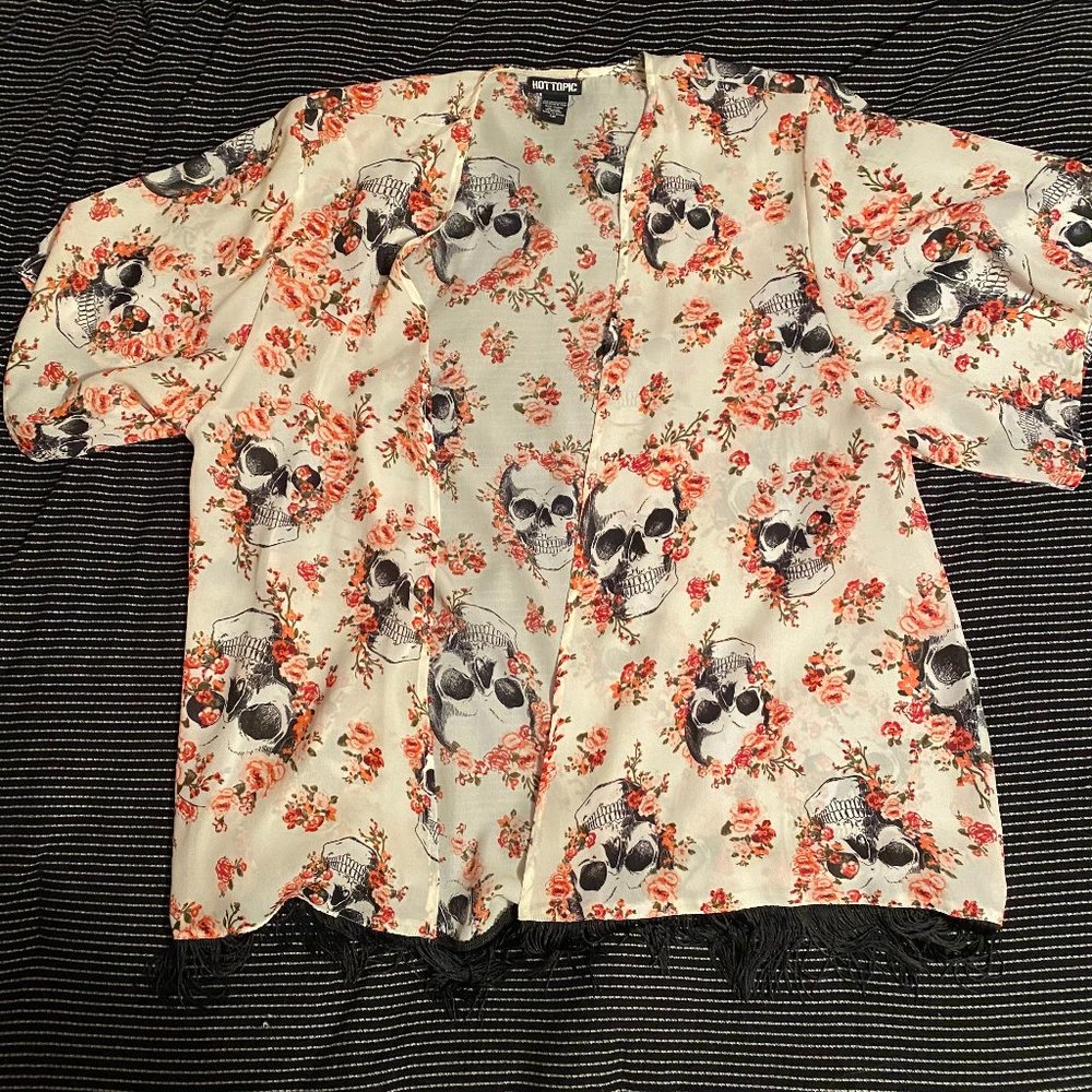 SHEER SHORT SLEEVE SKULL KIMONO WITH BLACK FRINGES